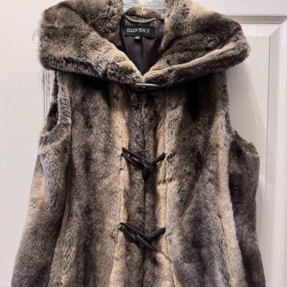 ELLEN TRACY Faux Fur Women Vest Excellent Condition Size Medium